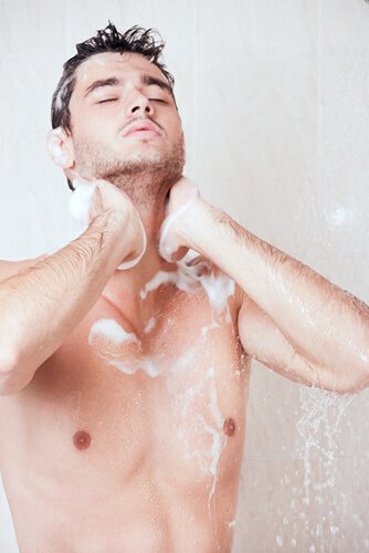 Here are a few tips for caring for your hair in the shower.