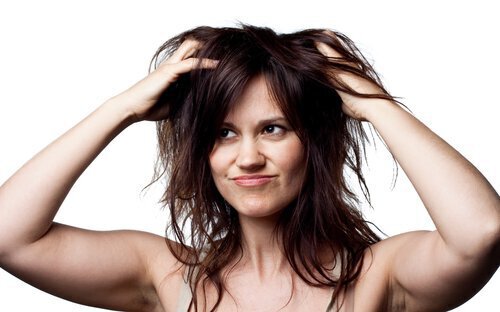 Here are a few tips for protecting your hair from dandruff.